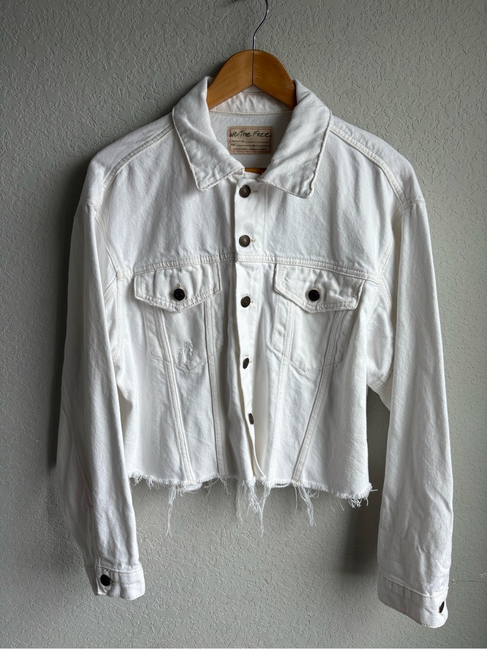 Free People We The Free White Distressed Cropped Denim Jacket Raw Hem Size S